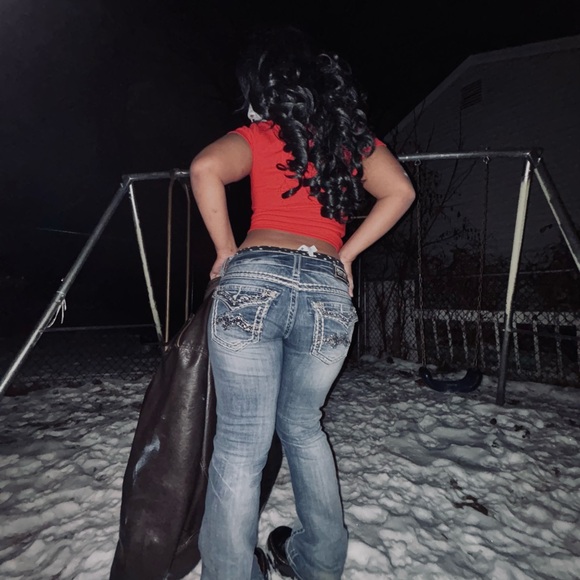 isabellaarro571